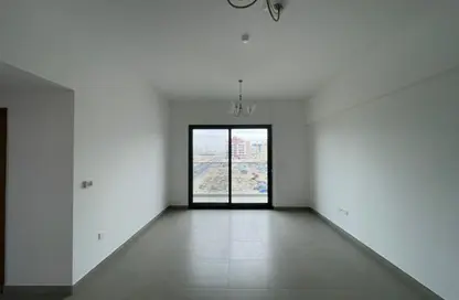 شقة - 2 غرف نوم - 3 حمامات للايجار في السكن الإمبراطوري - المدينة العالمية المرحلة 2 - 4 الورسان - الورسان - دبي