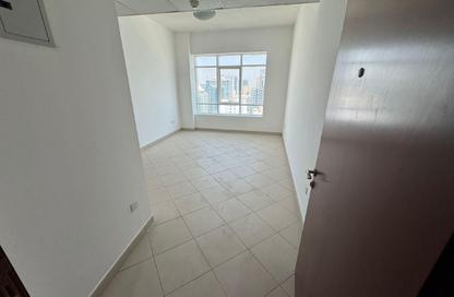 Apartment - 1 Bedroom - 2 Bathrooms for rent in Crystal Plaza - Al Majaz 1 - Al Majaz - Sharjah