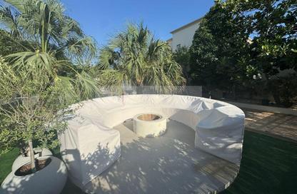 Villa - 5 Bedrooms - 6 Bathrooms for rent in Meadows 7 - Meadows - Dubai