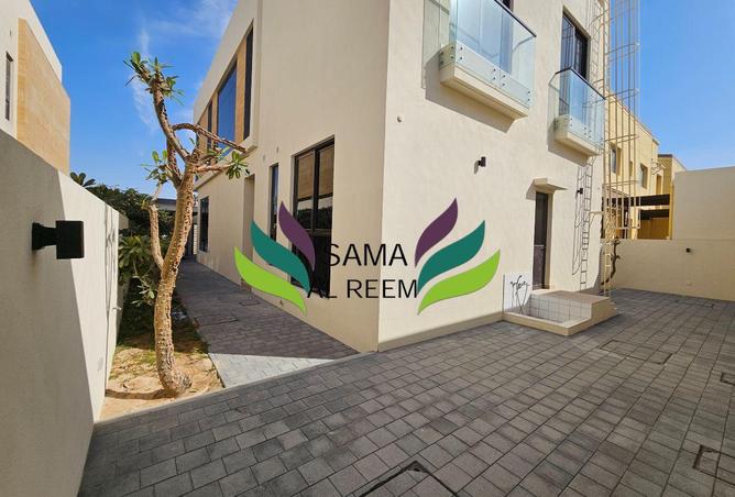 70299100 - Property Image 2