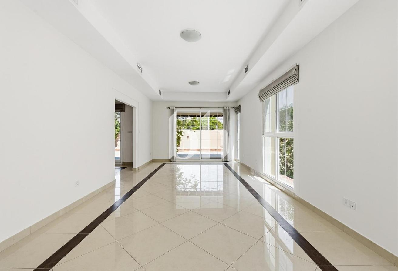 Vacant | Big Plot | Renovated Kitchen | Immaculate photo 7