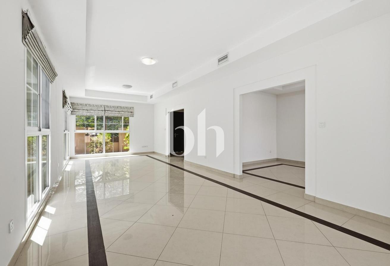 Vacant | Big Plot | Renovated Kitchen | Immaculate photo 4
