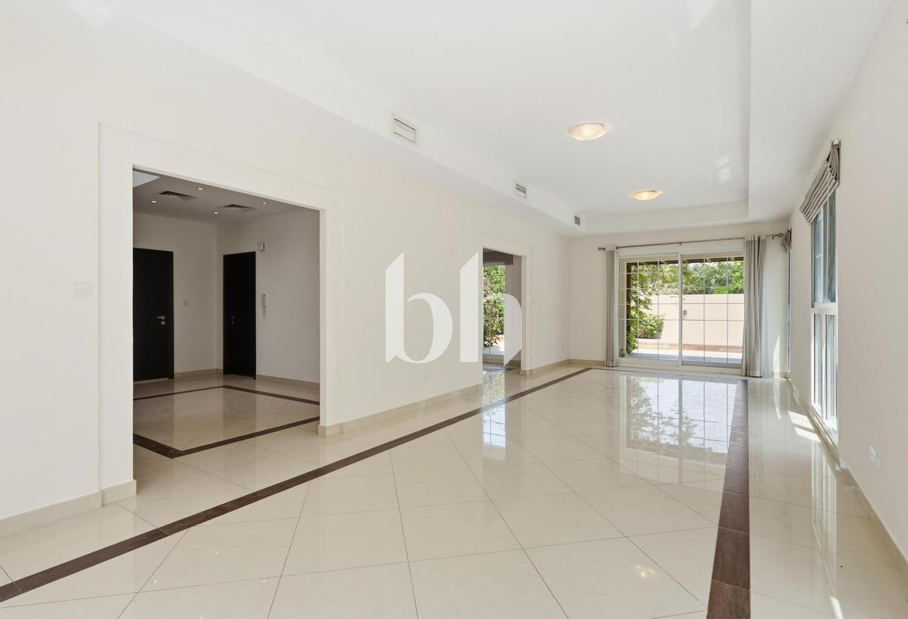 Vacant | Big Plot | Renovated Kitchen | Immaculate photo 5