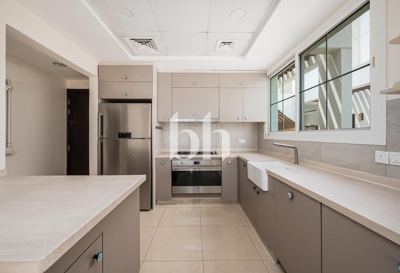 Vacant | Big Plot | Renovated Kitchen | Immaculate photo 9