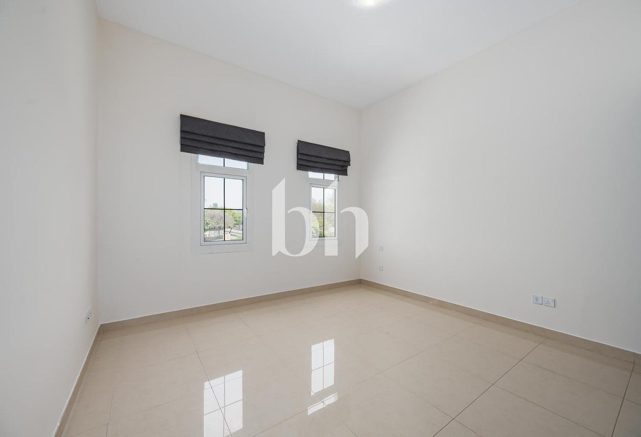 Vacant | Big Plot | Renovated Kitchen | Immaculate photo 12