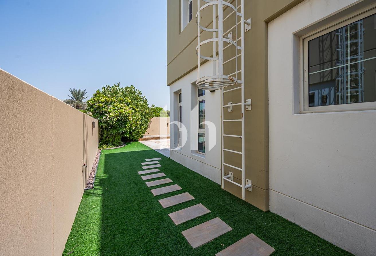 Vacant | Big Plot | Renovated Kitchen | Immaculate photo 22