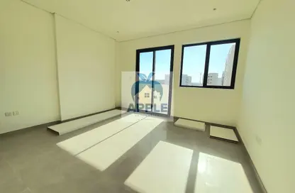 شقة - غرفة نوم - 2 حمامات للايجار في الفلاح - تجارية مويلح - الشارقة