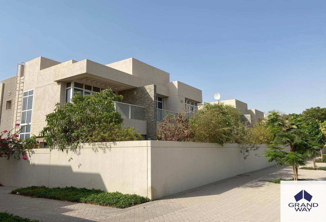 Single Row l Stand Alone villa | Private Garden photo 4