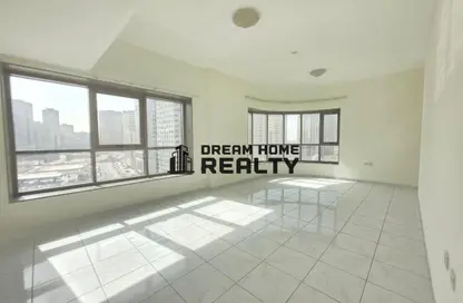 Apartment - 3 Bedrooms - 4 Bathrooms for rent in Al Taawun - Sharjah