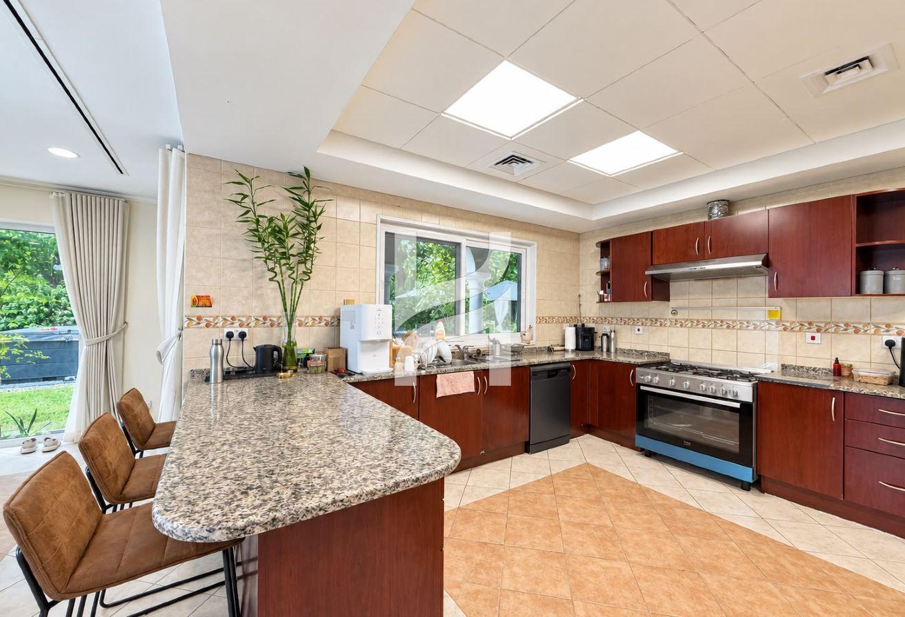 Big Plot | On The Main Park | 5 Bed Ensuite Rooms photo 25