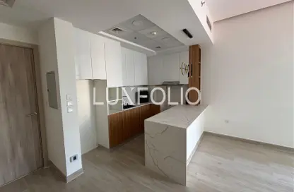 شقة - غرفة نوم - 2 حمامات للايجار في ذا ايست كريست - ديستريكت 17 - قرية جميرا الدائرية - دبي