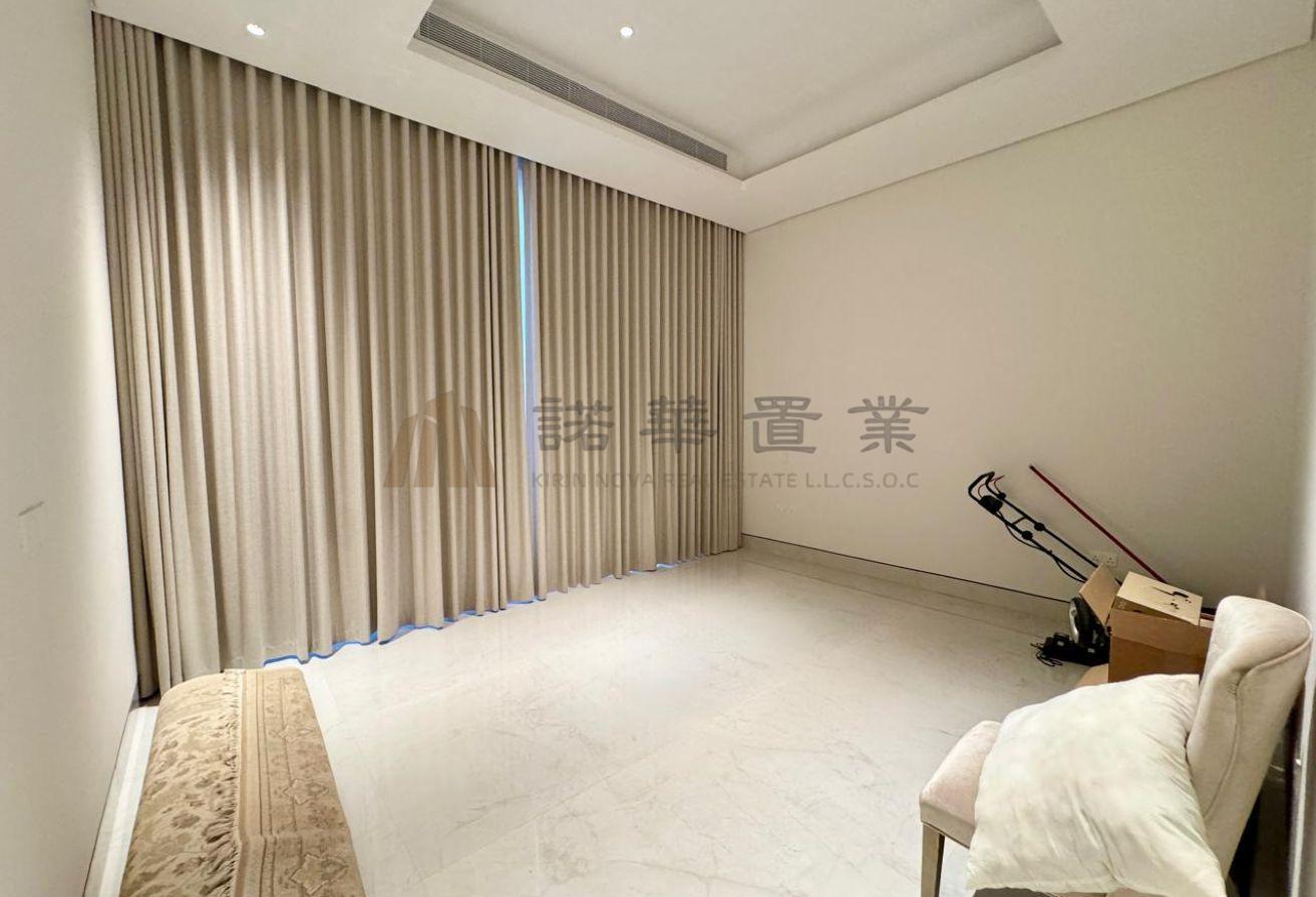 Brand New | Vacant | Elegant photo 18
