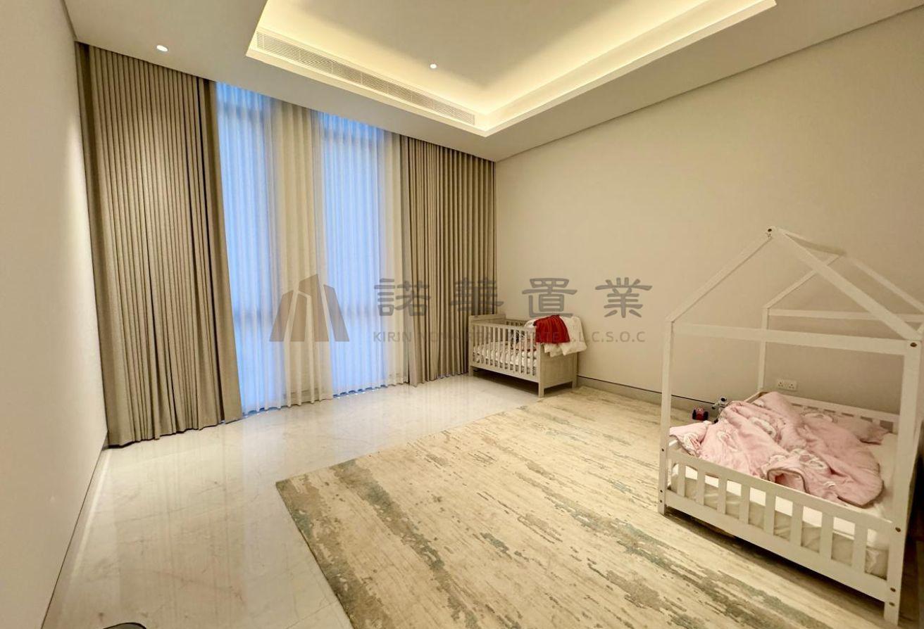 Brand New | Vacant | Elegant photo 20