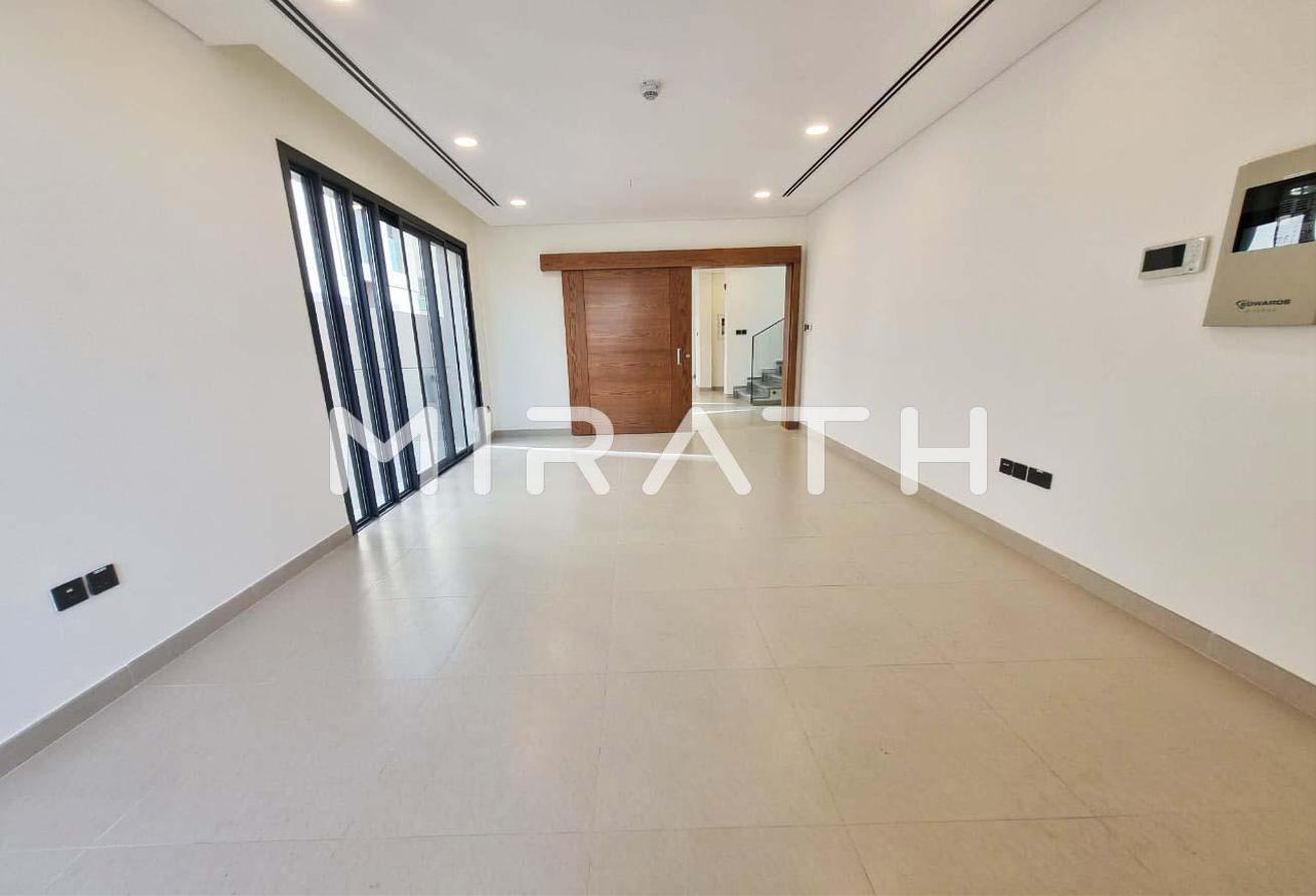 Modern Independent Villa | Private pool photo 4