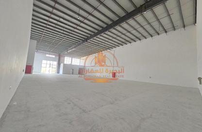 Warehouse - Studio - 2 Bathrooms for rent in Umm Al Thuoob - Umm Al Quwain