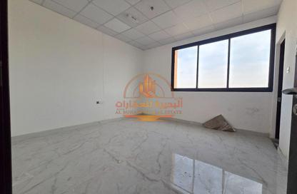 Warehouse - Studio - 2 Bathrooms for rent in Umm Al Thuoob - Umm Al Quwain