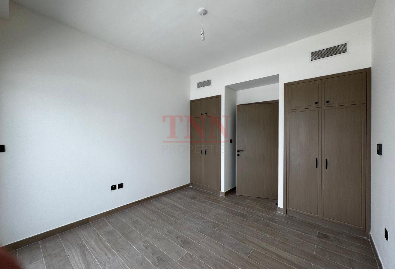 5 BEDROOMS TOWNHOUSE | VACANT | SPACIOUS LAYOUT photo 3