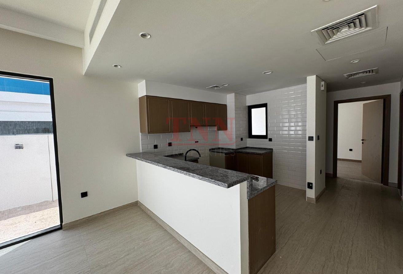 5 BEDROOMS TOWNHOUSE | VACANT | SPACIOUS LAYOUT photo 10