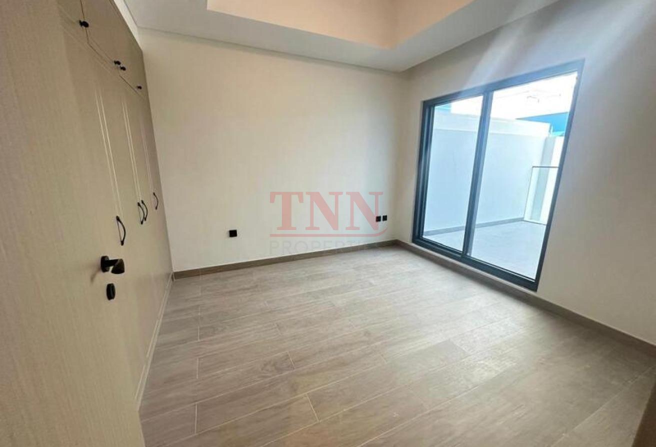 5 BEDROOMS TOWNHOUSE | VACANT | SPACIOUS LAYOUT photo 7