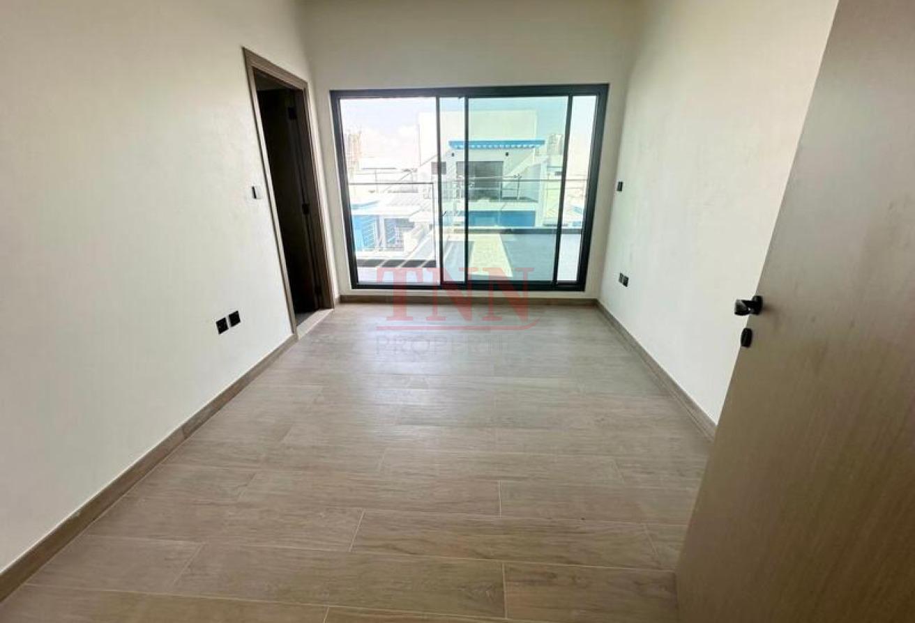 5 BEDROOMS TOWNHOUSE | VACANT | SPACIOUS LAYOUT photo 8