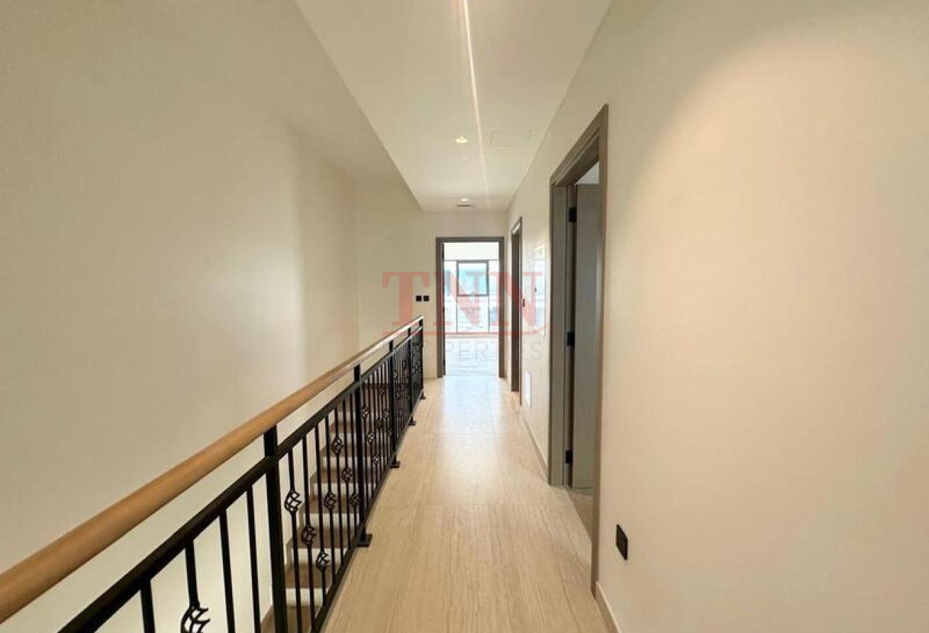 5 BEDROOMS TOWNHOUSE | VACANT | SPACIOUS LAYOUT photo 12