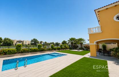Villa - 5 Bedrooms - 5 Bathrooms for rent in District 2 - Jumeirah Park - Dubai