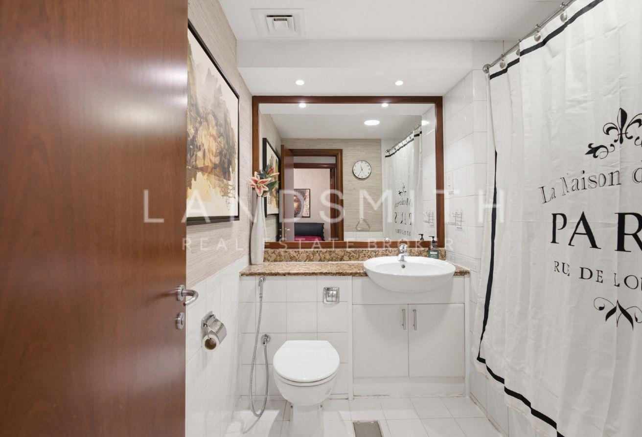 Spacious Bright Apartment | Study | Maid Room photo 17