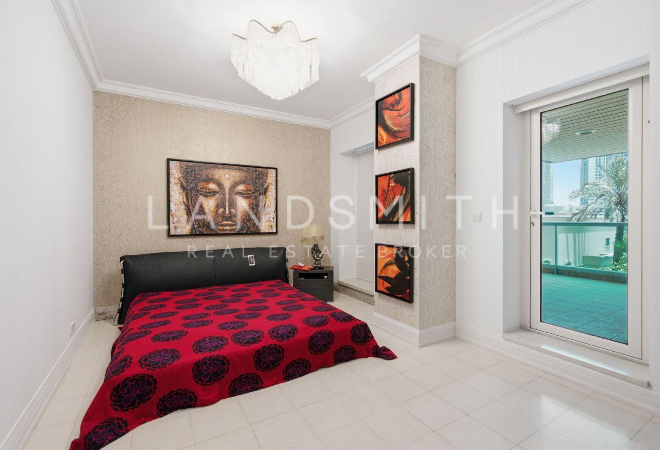 Spacious Bright Apartment | Study | Maid Room photo 16
