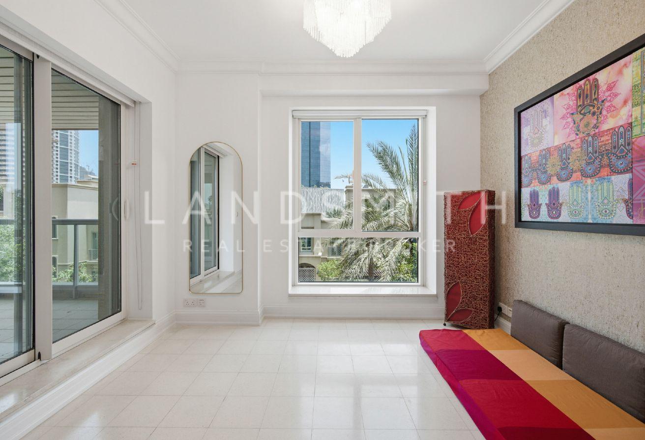 Spacious Bright Apartment | Study | Maid Room photo 10