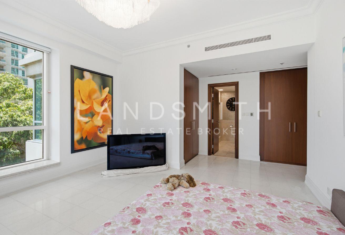 Spacious Bright Apartment | Study | Maid Room photo 11