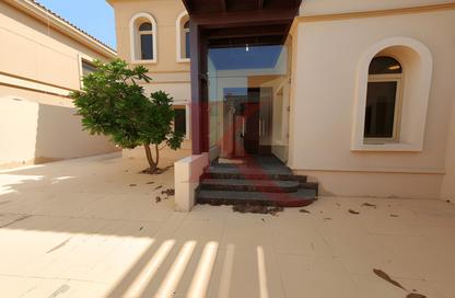 فيلا - 5 - 6 للايجار في حدائق الجولف - مدينة خليفة - أبوظبي فيلا - 5 - 6 للايجار في حدائق الجولف - مدينة خليفة - أبوظبي