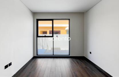 Townhouse - 5 - 6 for rent in Portofino - Damac Lagoons - Dubai