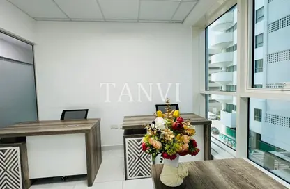 مكتب - غرفة نوم - 1 حمام للايجار في أسبن - شارع الشيخ زايد - دبي