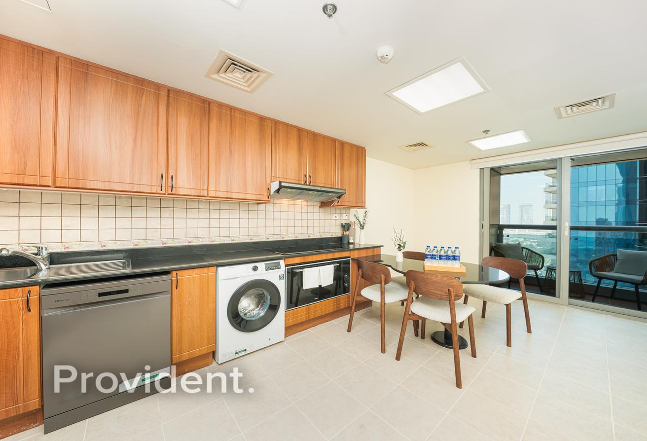 Elegant 3BR + Maid | Furnished | Prime Location photo 4