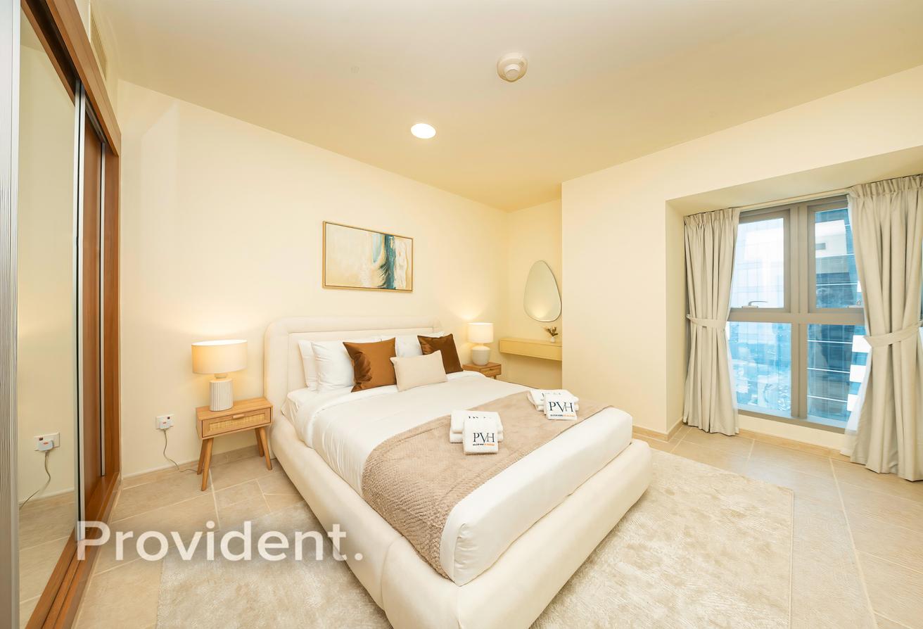 Elegant 3BR + Maid | Furnished | Prime Location photo 5