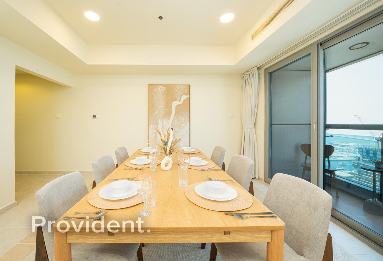 Elegant 3BR + Maid | Furnished | Prime Location photo 3