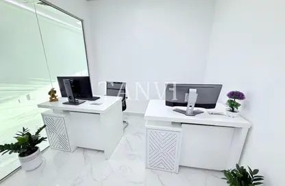 مركز أعمال - استوديو - 1 حمام للايجار في فاطمه محمد احمد بن سليمان - الرفاعة - بر دبي - دبي