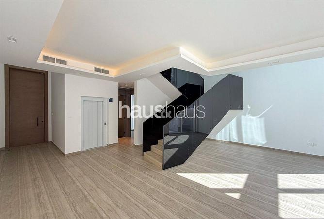 Prime Location | Luxury | Private Pool