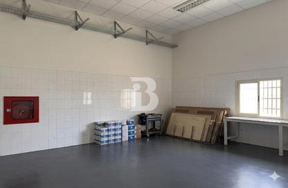 Warehouse - Studio for rent in RAS - Umm Ramool - Dubai