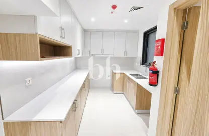 Townhouse - 3 Bedrooms - 4 Bathrooms for sale in Crystal Residences - Maryam Island - Al Khan - Sharjah