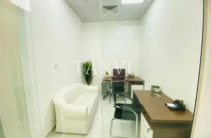 Office Space - Studio - 1 Bathroom for rent in Red Avenue - Al Garhoud - Dubai