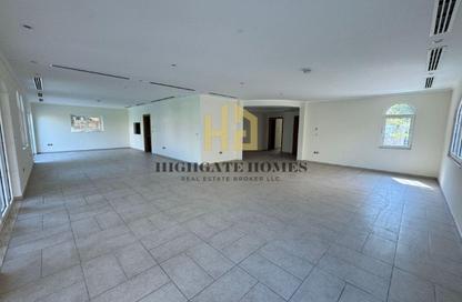 Villa - 5 Bedrooms - 6 Bathrooms for rent in Jumeirah Park - Dubai