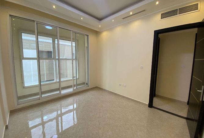 74232390 - Property Image 3