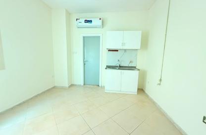 Apartment - Studio - 1 for rent in Fire Station Road - Muwaileh - Sharjah