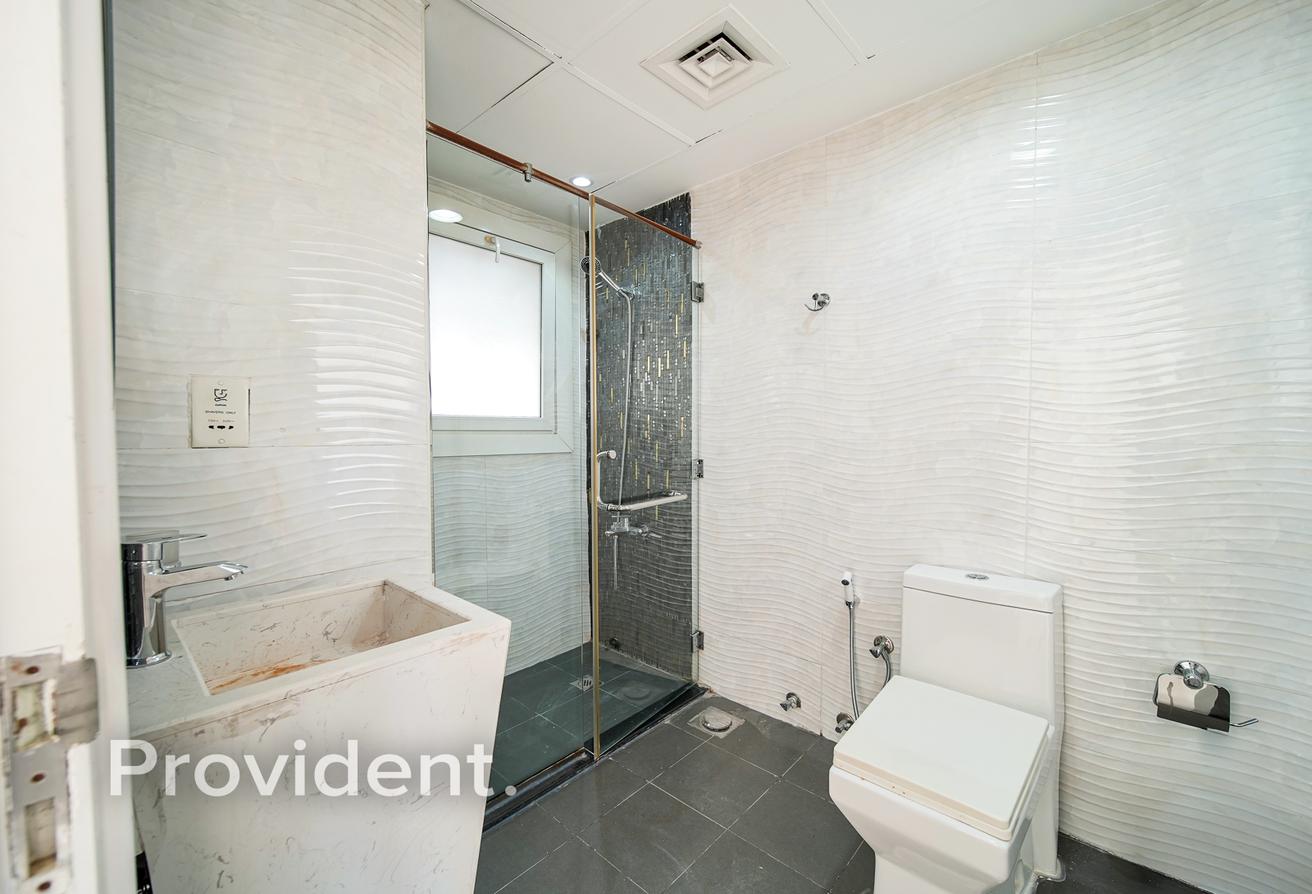 Fully Upgraded I Close to Pool and Park I Vacant photo 6