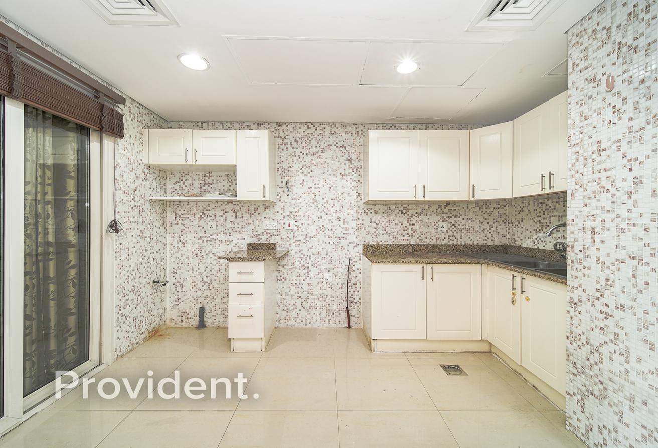 Fully Upgraded I Close to Pool and Park I Vacant photo 15