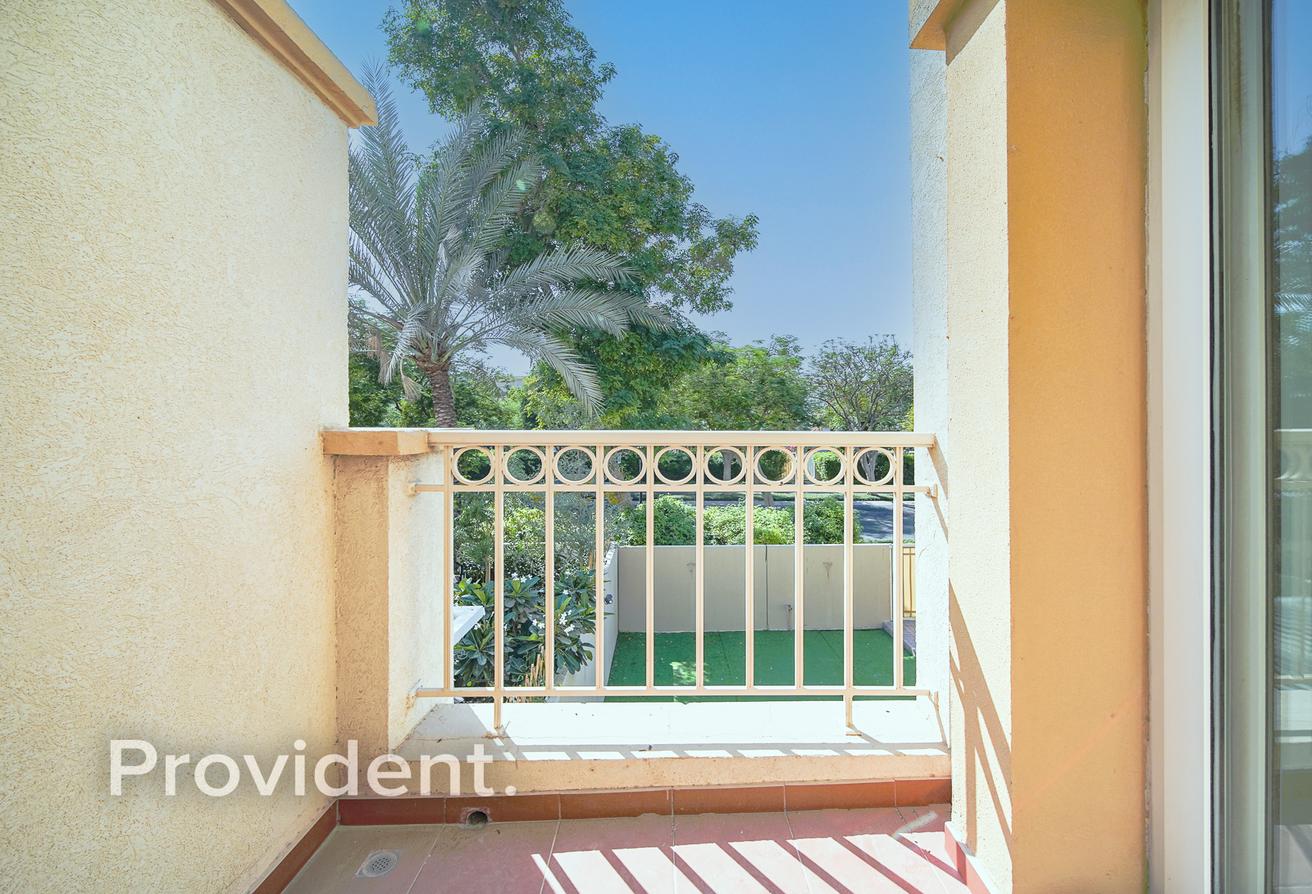 Fully Upgraded I Close to Pool and Park I Vacant photo 7