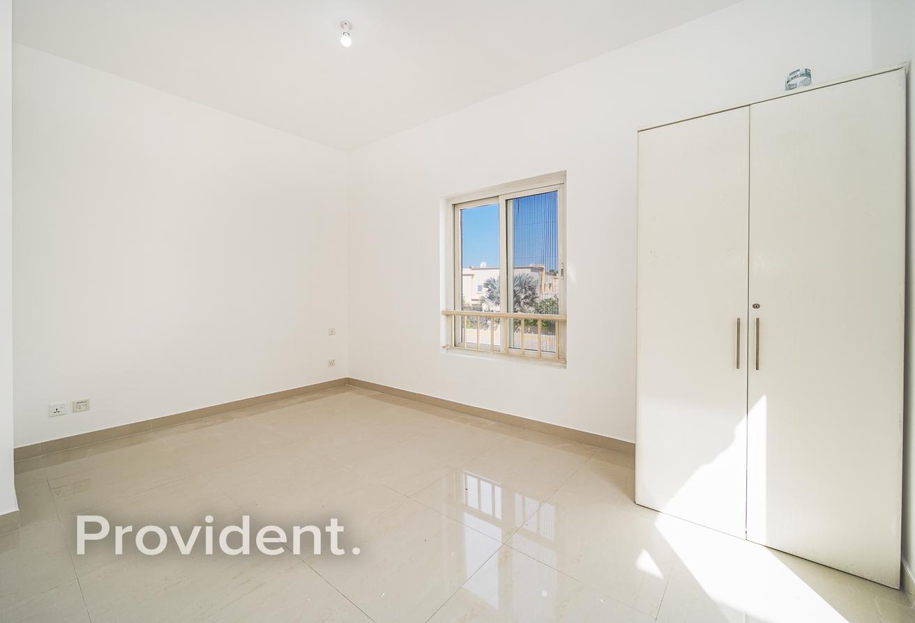 Fully Upgraded I Close to Pool and Park I Vacant photo 8