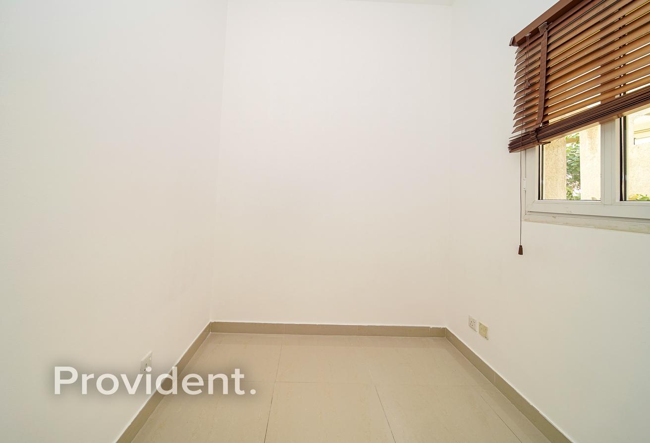 Fully Upgraded I Close to Pool and Park I Vacant photo 13