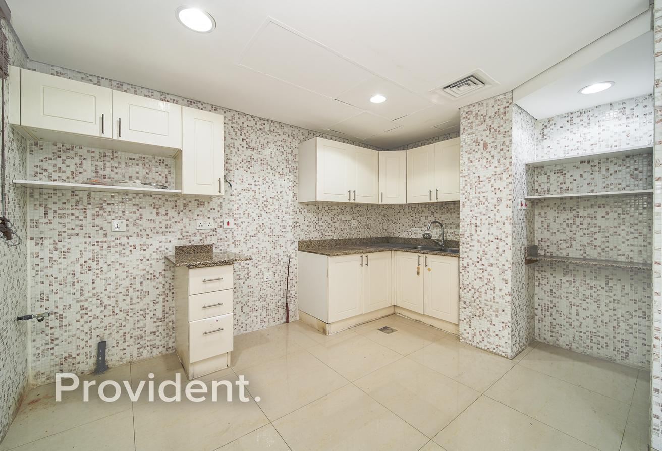 Fully Upgraded I Close to Pool and Park I Vacant photo 3